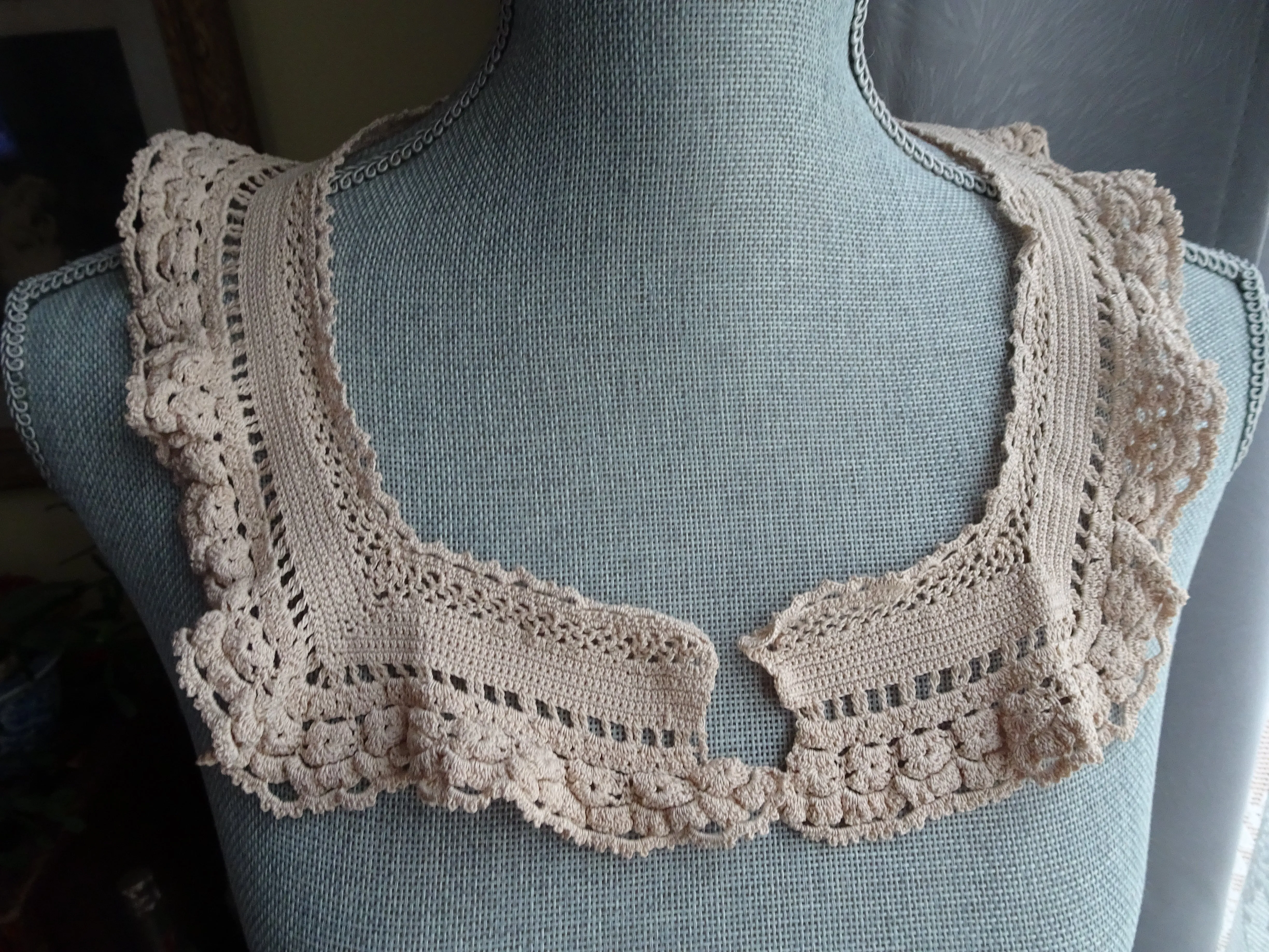 CHARMING Hand Made Lace Collar, Antique Collar, Beige Lace Collar, Perfect Over Sweaters,Heirloom Sewing Project