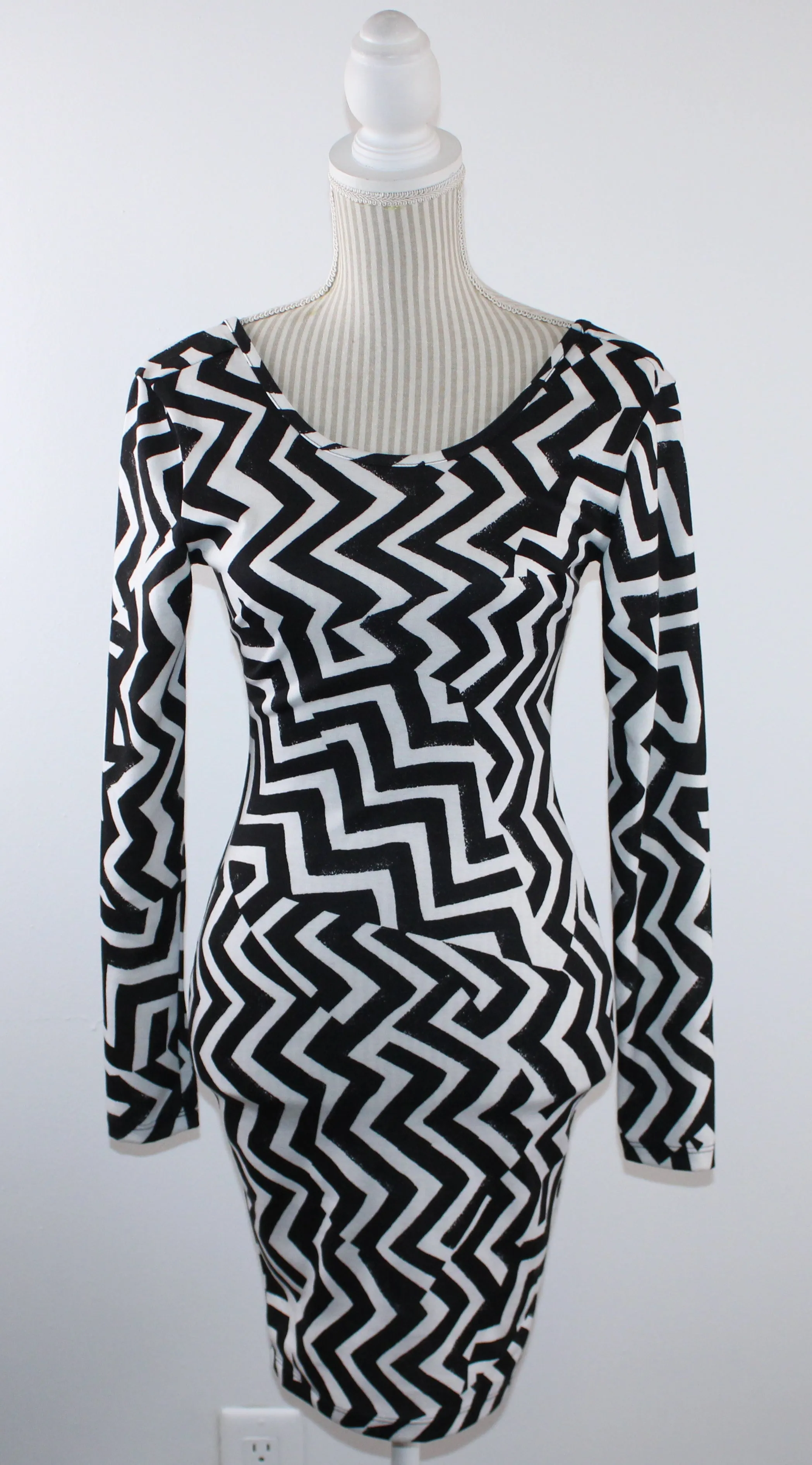 H&M BLACK & WHITE PATTERNED DRESS LADIES XS PRE-LOVED