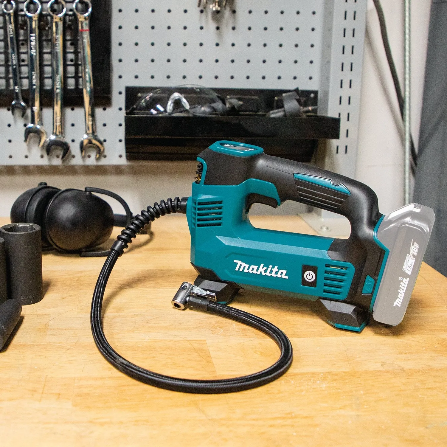 Makita (DMP180ZX) 18V LXT® Inflator, Tool Only